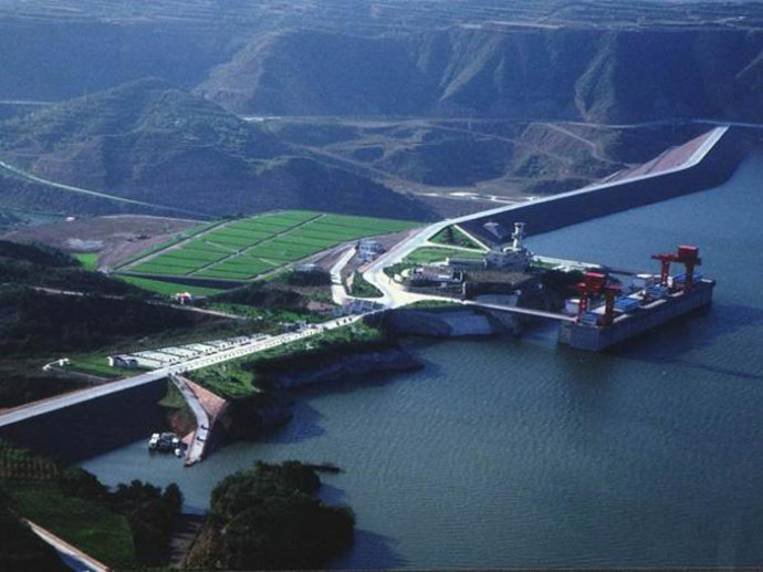 �ƺ�С�˵׹���