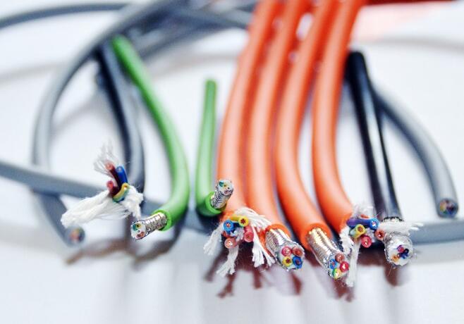 ��ѹ���³������ⱬ����Ե��ԭ��